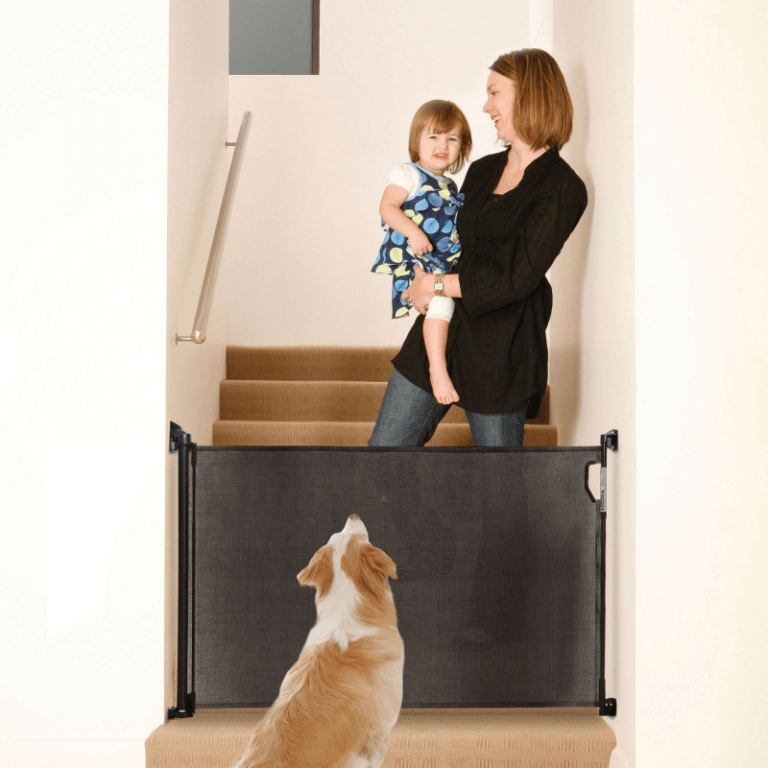 Dreambaby® Retractable Gate Fits Gaps Up To 140cm Black Olivers