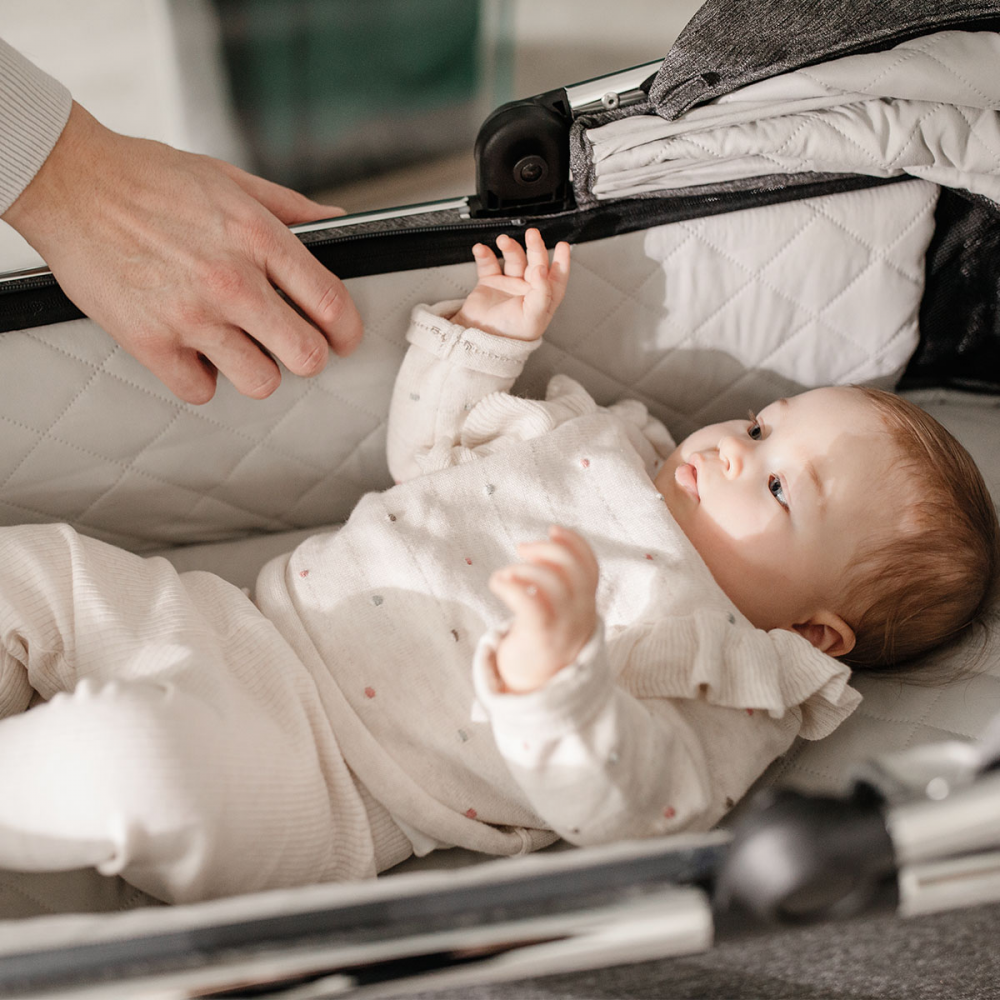 Venicci Tinum 2.0 2in1 Travel System- Rock Graphite- 8 Piece Bundle - Image 15