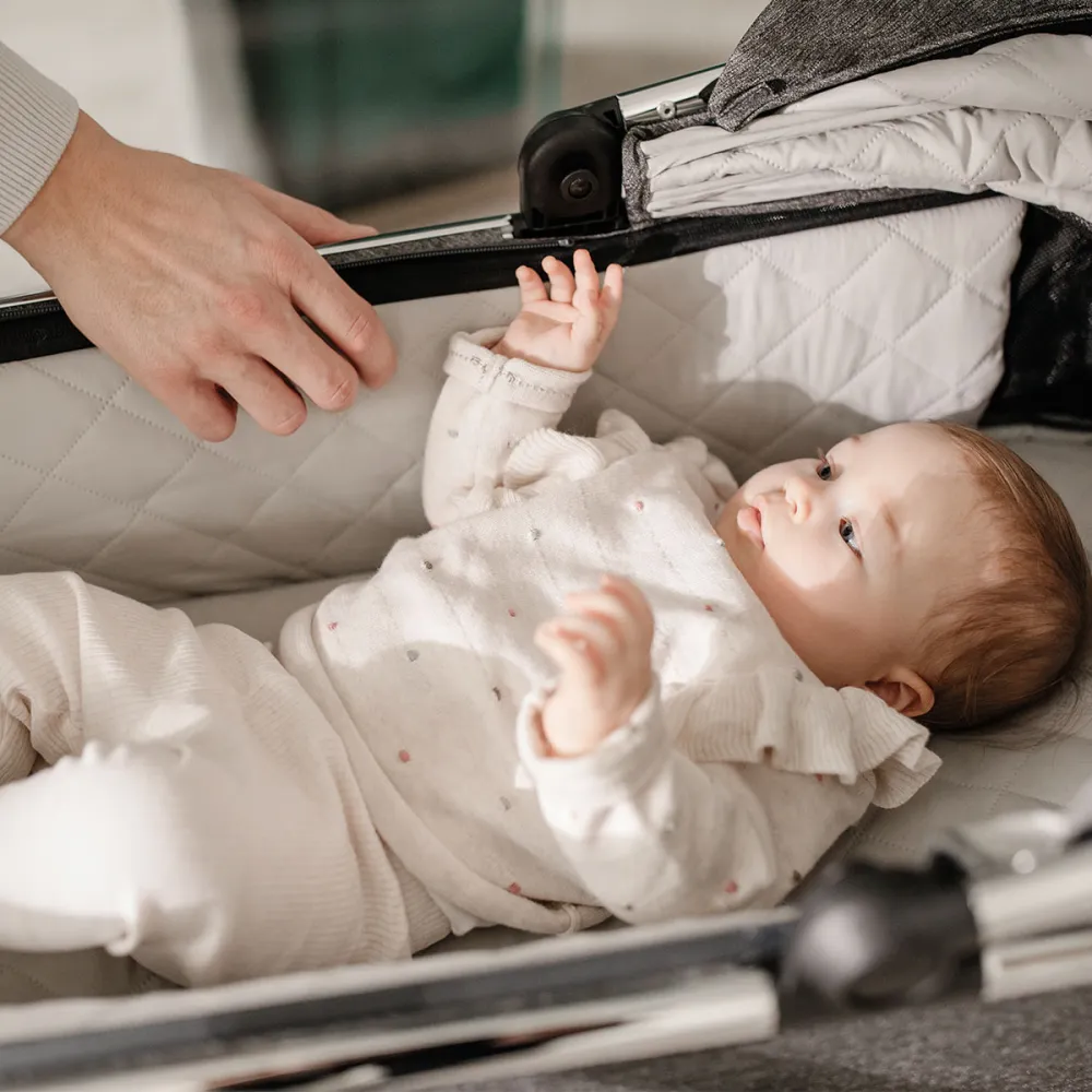 Venicci Tinum 2.0 2in1 Travel System- Rock Graphite- 8 Piece Bundle - Image 15