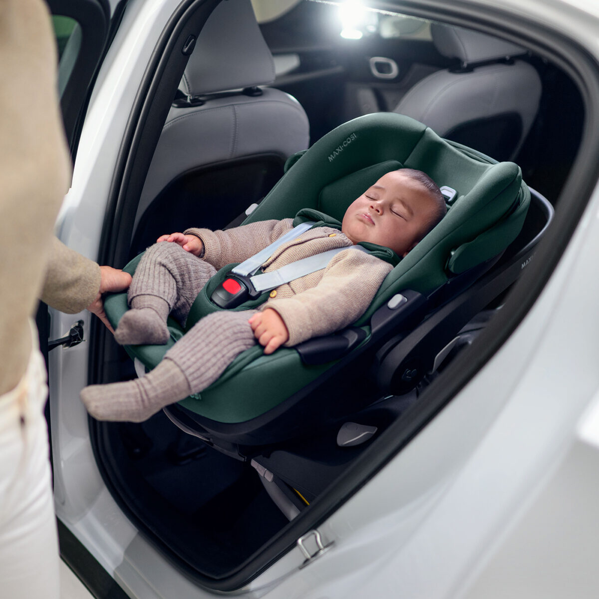 Maxi Cosi Pebble 360 Pro & FamilyFix 360 Pro with SlideTech Technology ISOFIX Bundle - Image 17