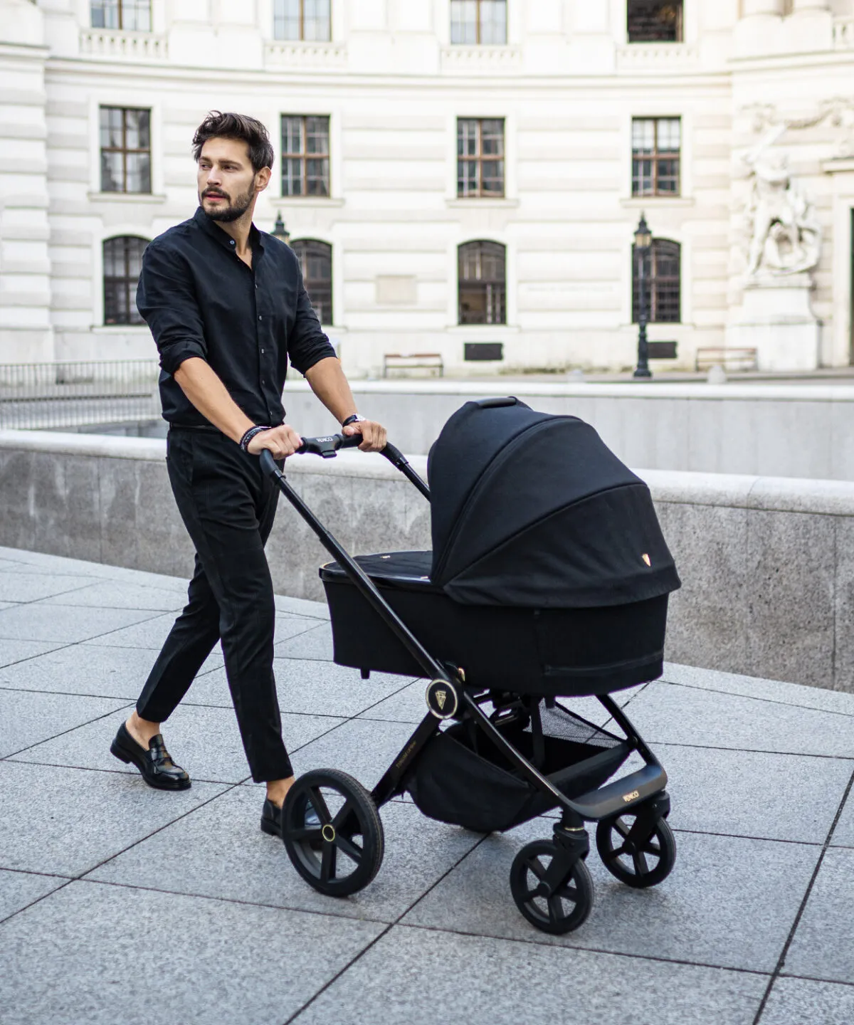 Venicci Upline 3 in 1 Travel System with Car Seat & ISOFIX Base - All Black - Image 10