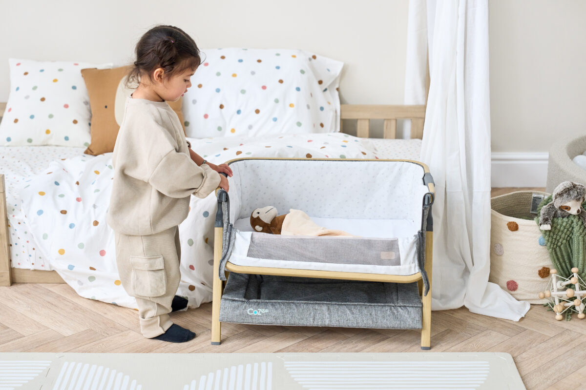 Tutti Bambini CoZee Mini Me Play Crib - Oak and Charcoal - Image 3