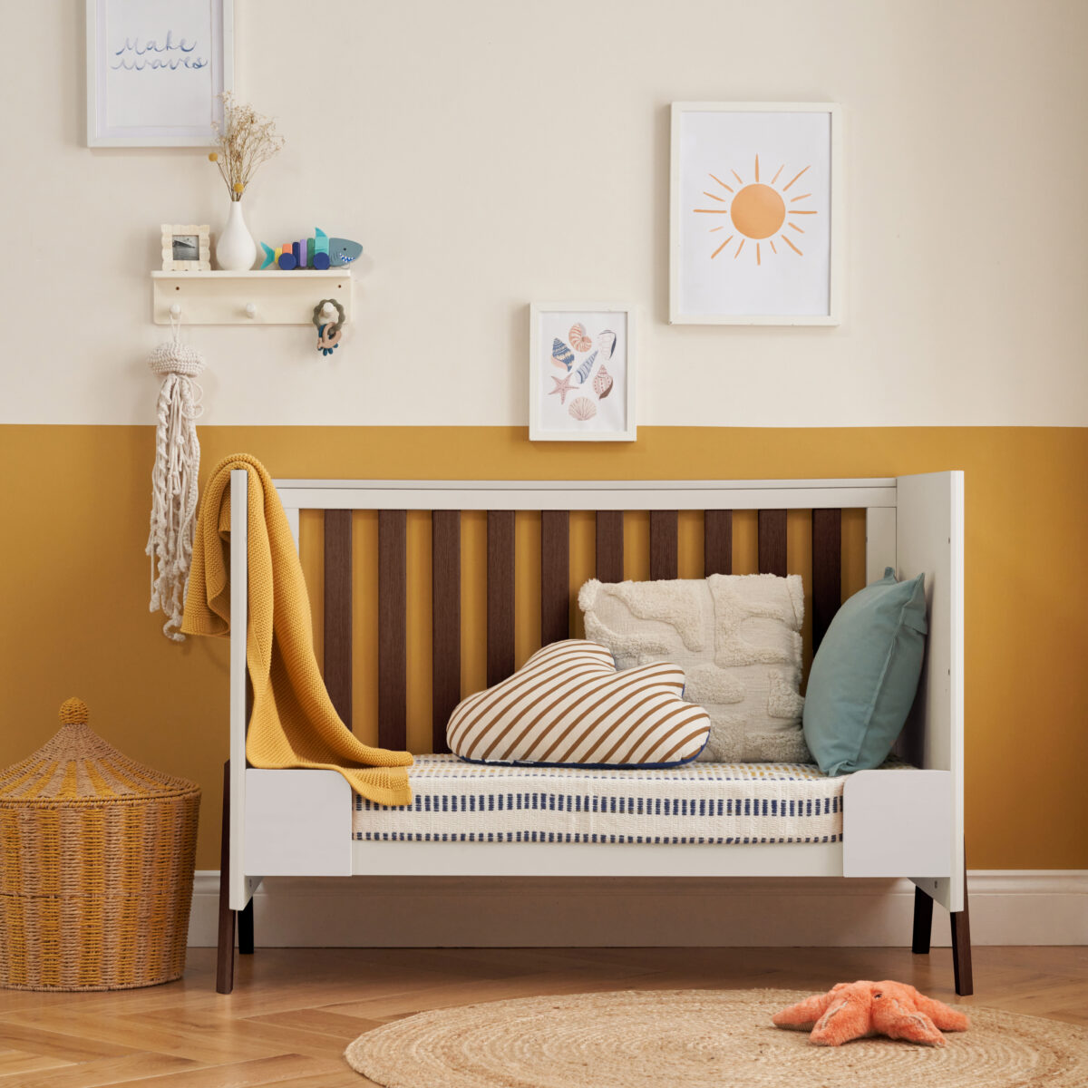 Fuori Mini Cot Bed - White Sand & Warm Walnut 13