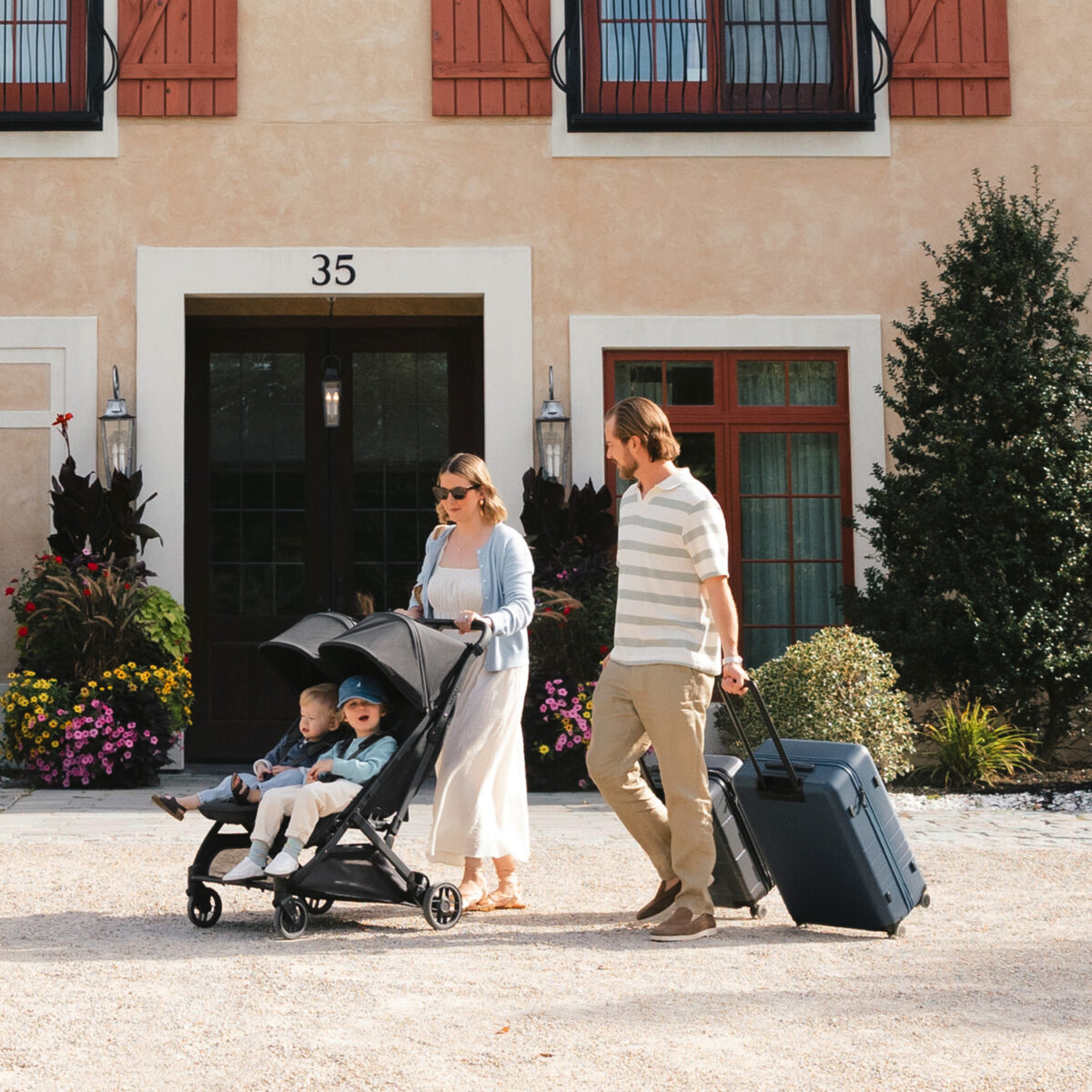 Uppababy-Minu-Duo-Twin-Pushchair-Jake-Black-Lifestyle-008-Two-Children-Upright-Seats-Extended-Hoods-Holiday-Travel