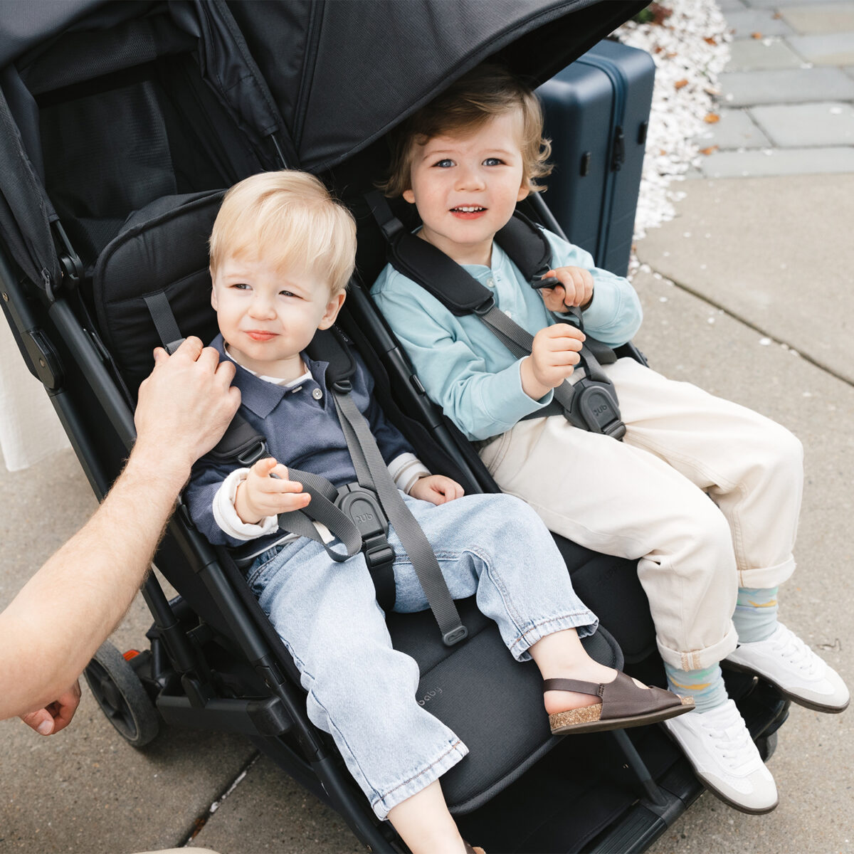 Uppababy-Minu-Duo-Twin-Pushchair-Jake-Black-Lifestyle-009-Two-Children-Upright-Seats-Extended-Hood-Safety-Harness