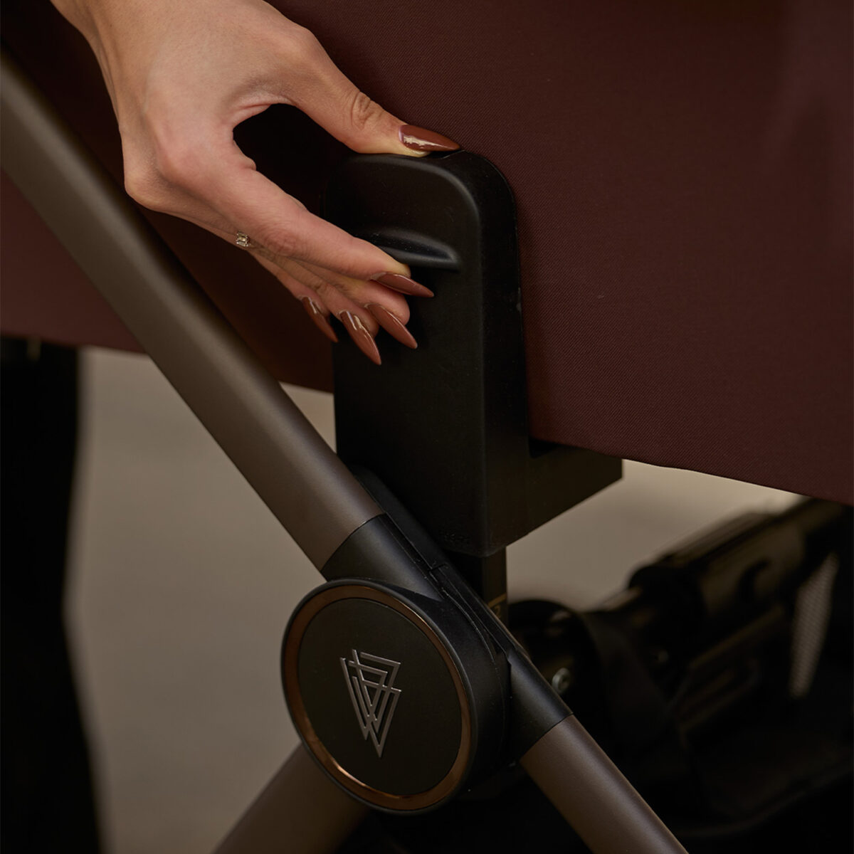 Venicci-Upline-2-Burgundy-SE-Height-Adjustment-Lifestyle