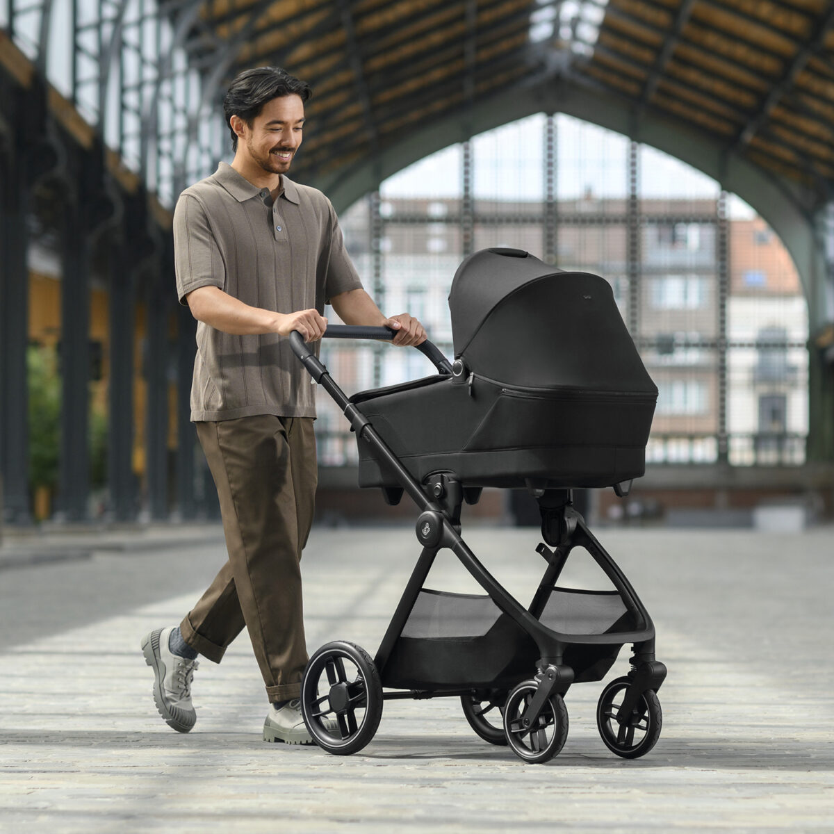 Maxi Cosi Oxford+ Essential Bundle with Accessories - Twillic Black 19