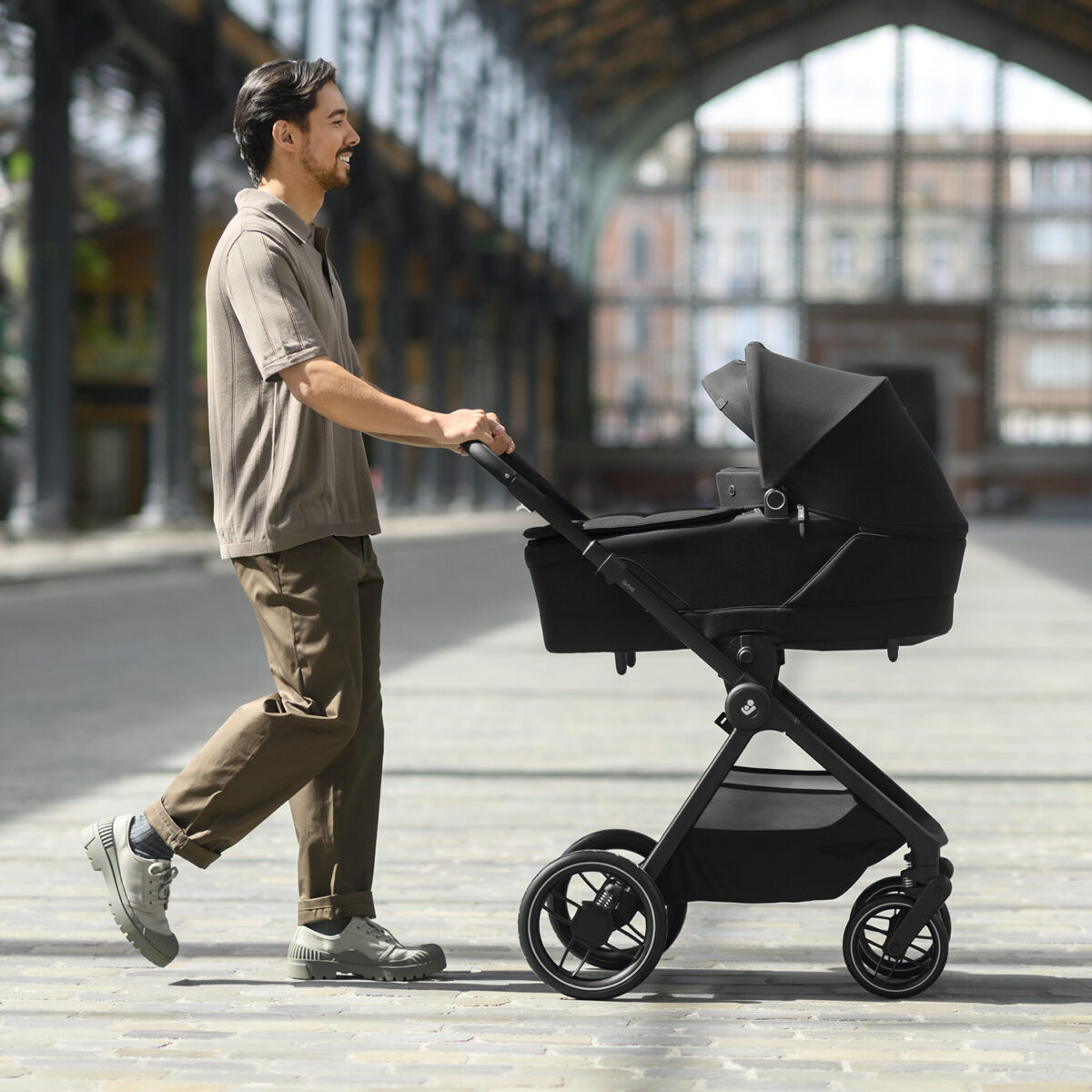 Maxi Cosi Oxford+ Essential Bundle with Accessories - Twillic Black 10