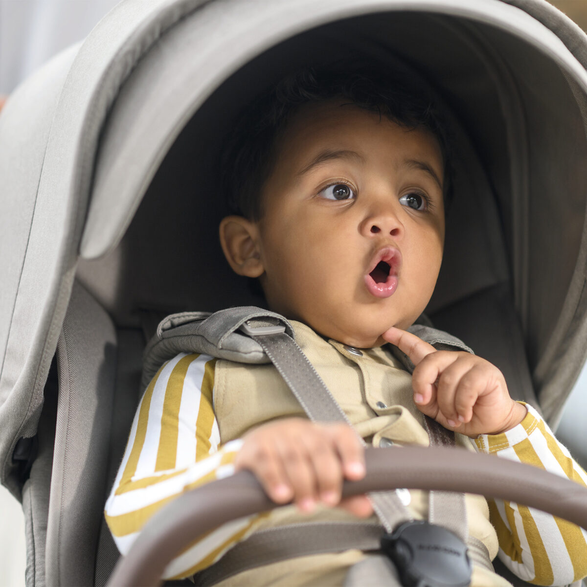 Maxi Cosi Oxford+ Complete Bundle with accessories and Pebble 360 & ISOFIX Base - Twillic Truffle 23