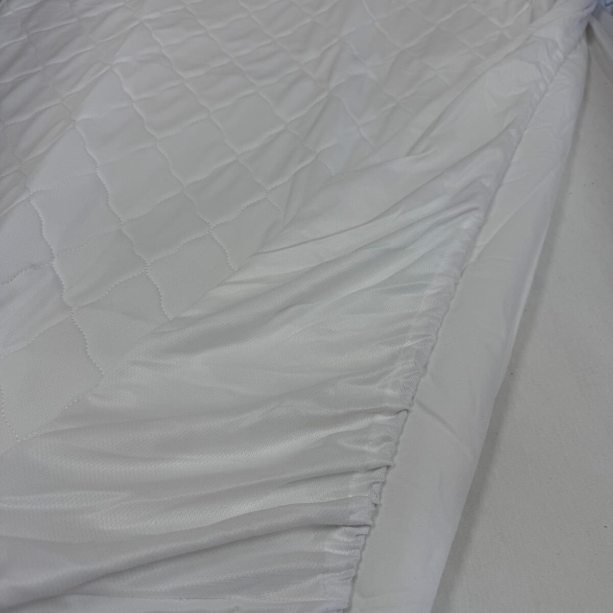 BreathableBaby 3‑in‑1 Fitted Mattress Protector – White (140 × 70 cm) 3