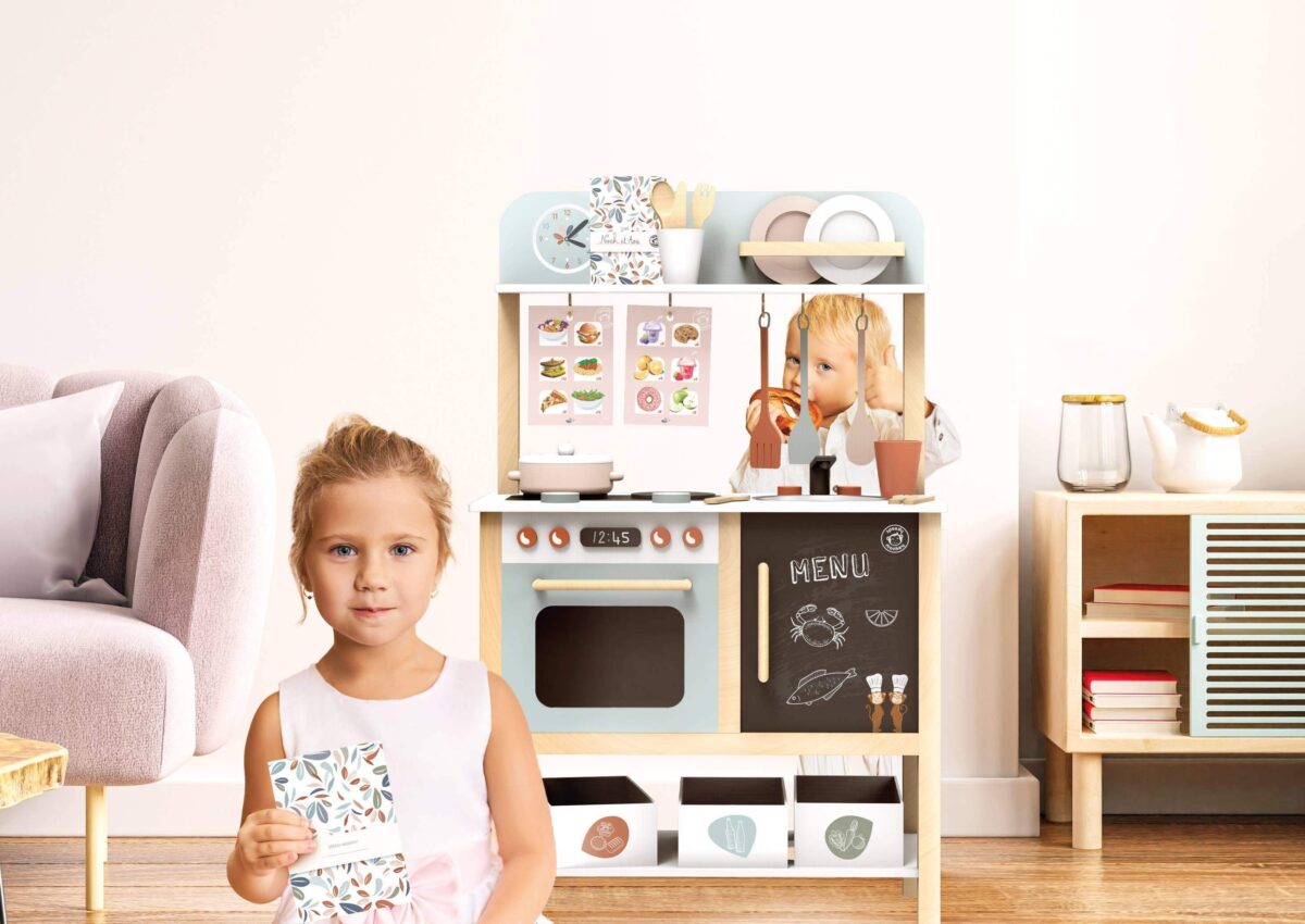 Speedy Monkey Wooden Play Kitchen with 20 Accessories - Image 5