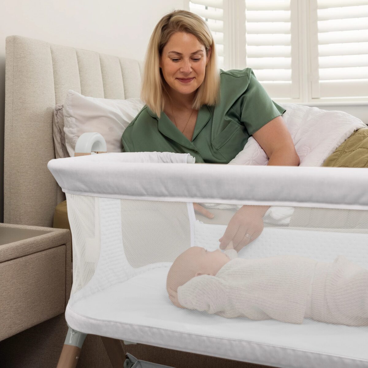 Obaby Cloud Bedside Crib - Grey - Image 6