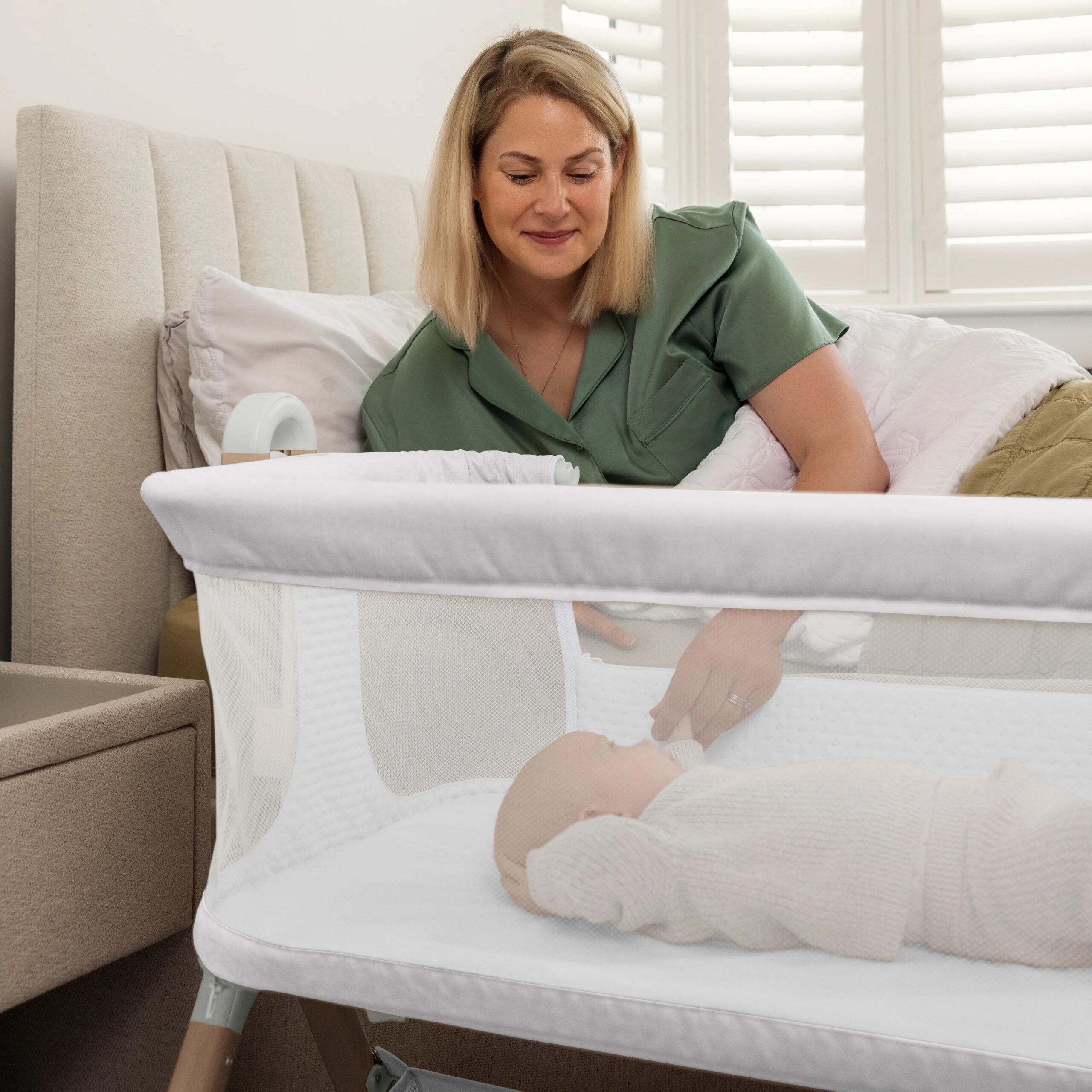 Obaby Cloud Bedside Crib - Grey - Image 6