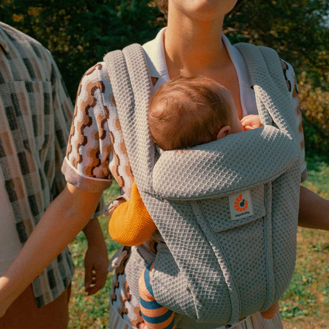 Ergobaby Omni Deluxe Mesh Baby Carrier - Pearl Grey - Image 11