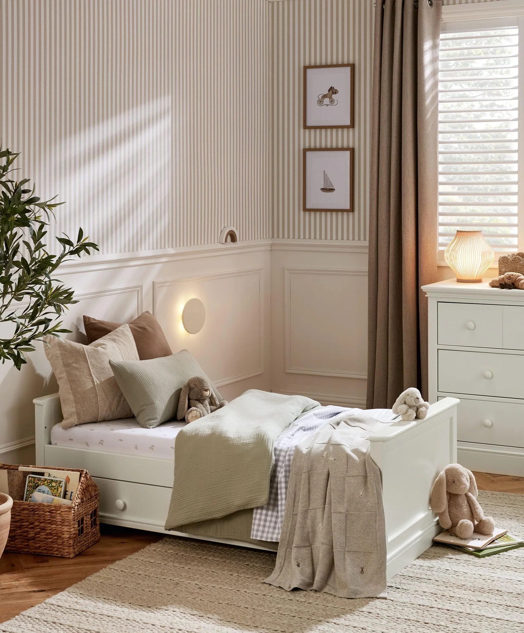 Mamas and Papas Oxford 2 Piece Nursery Furniture Room Set with Cotbed and Dresser - White - Image 11