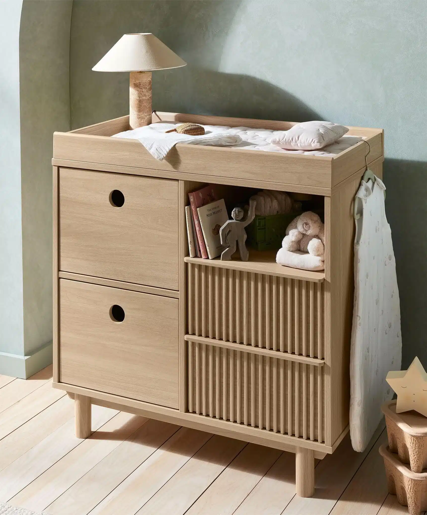 Mamas and Papas Oska 2 Piece Nursery Furniture Set with Cotbed and Changing Unit - Natural Oak - Image 9