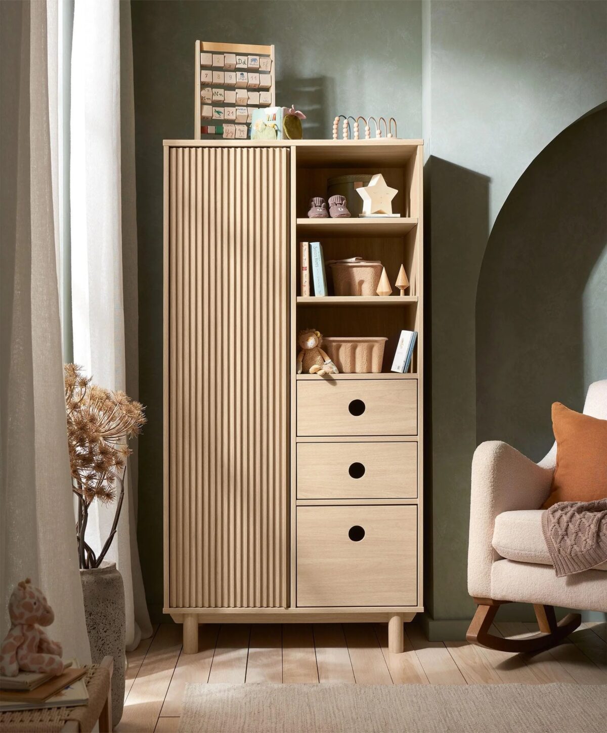 Mamas and Papas Oska Wide 3 Piece Nursery Furniture Set including Cotbed, Wardrobe and Changer - Natural Oak - Image 9