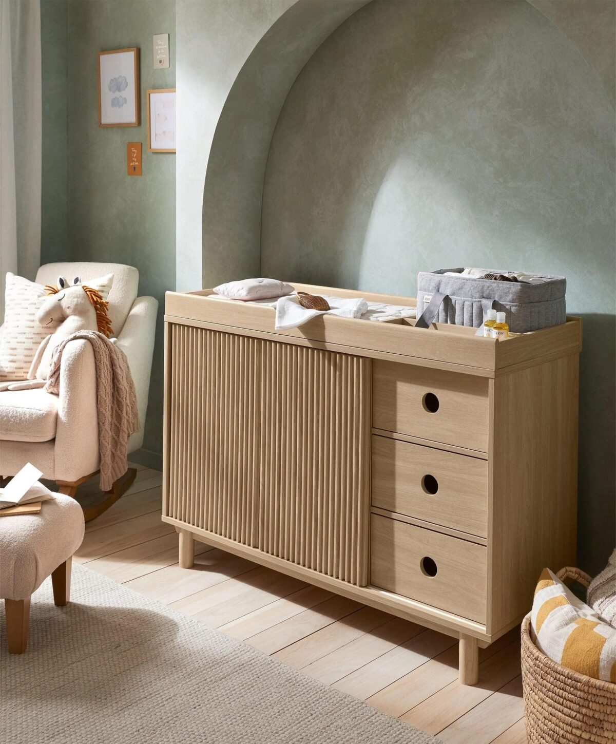 Mamas and Papas Oska Wide 3 Piece Nursery Furniture Set including Cotbed, Wardrobe and Changer - Natural Oak - Image 10