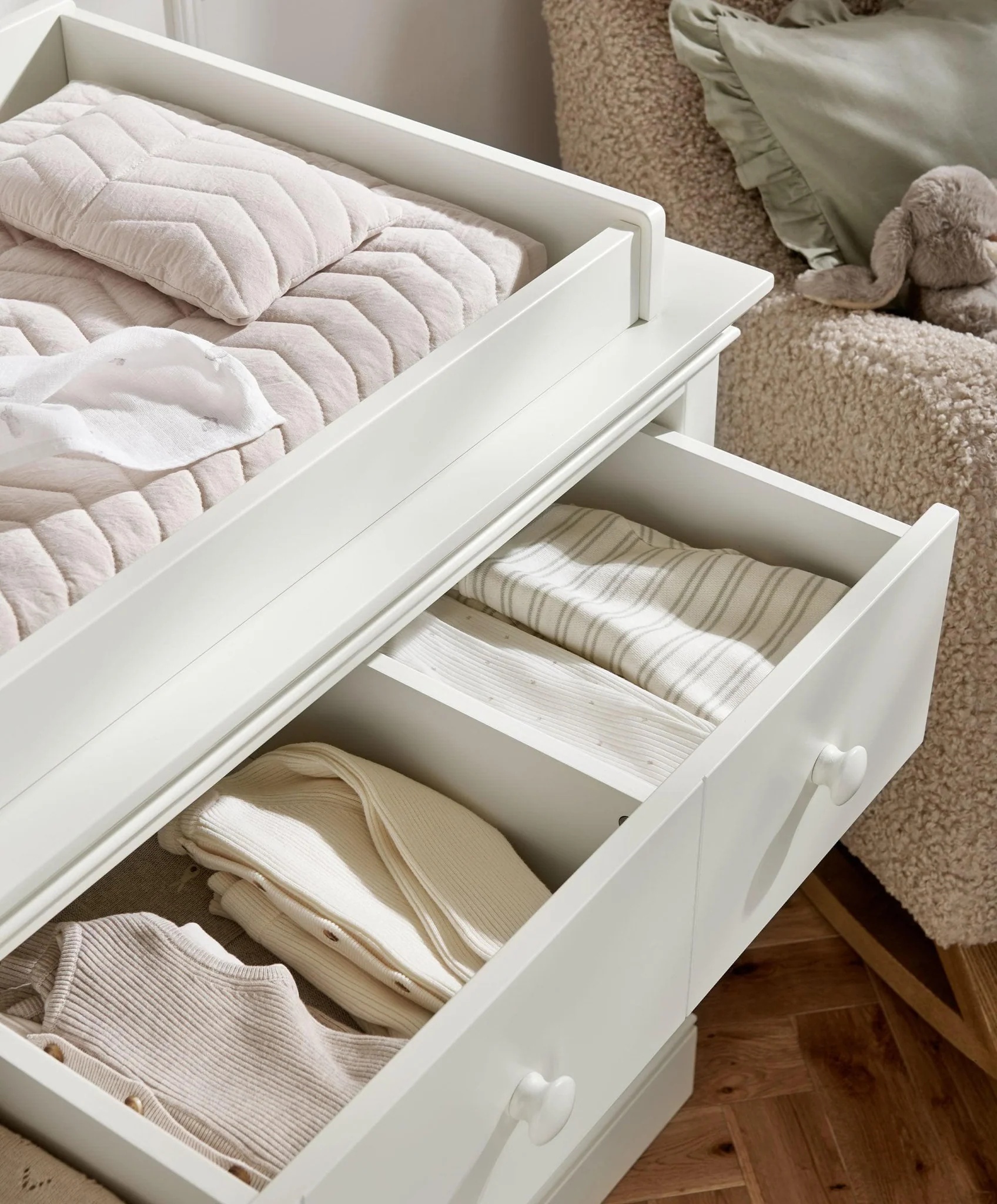 Mamas and Papas Oxford 2 Piece Nursery Furniture Room Set with Cotbed and Dresser - White - Image 8