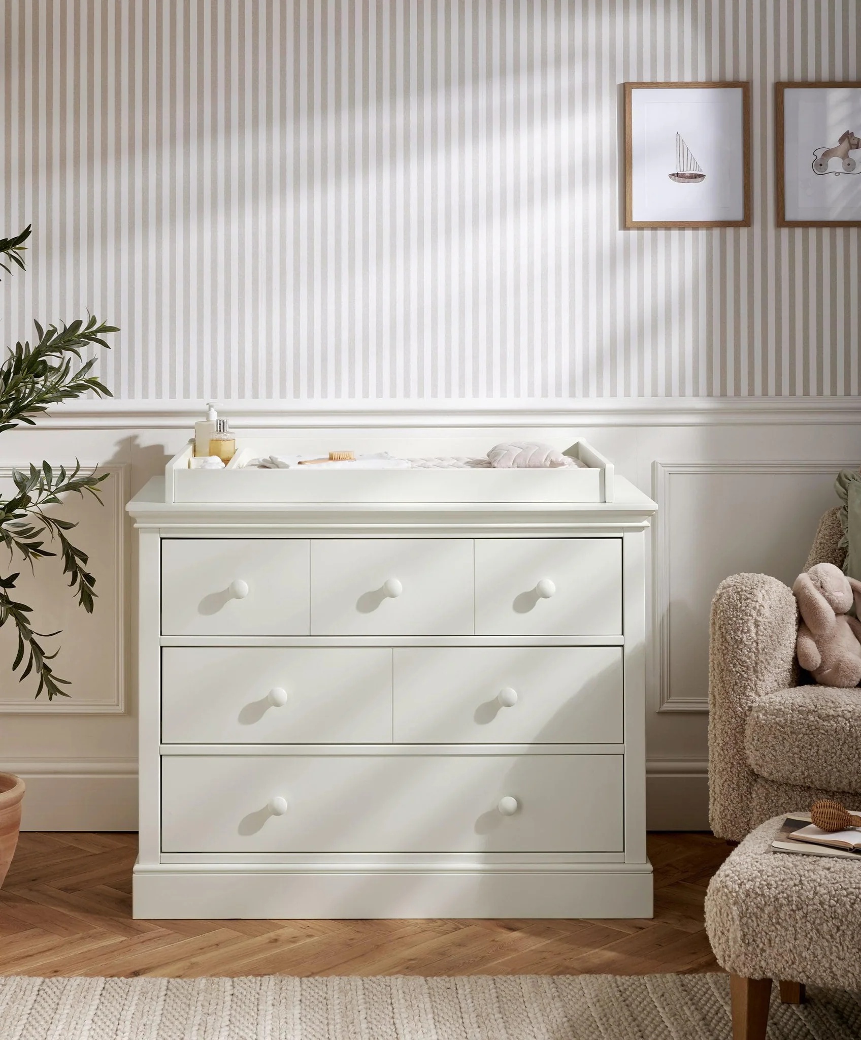 Mamas and Papas Oxford 2 Piece Nursery Furniture Room Set with Cotbed and Dresser - White - Image 10