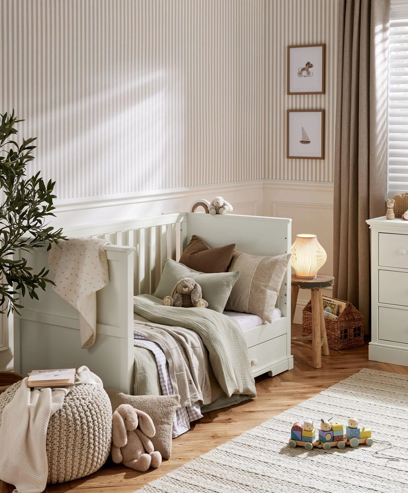 Mamas and Papas Oxford 2 Piece Nursery Furniture Room Set with Cotbed and Dresser - White - Image 12