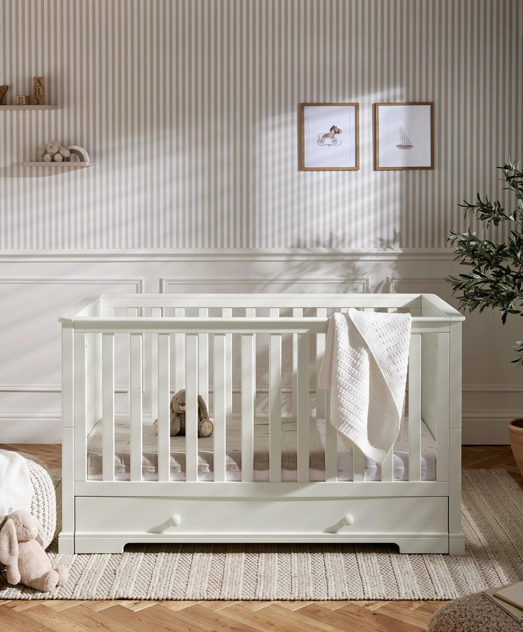 Mamas and Papas Oxford 2 Piece Nursery Furniture Room Set with Cotbed and Dresser - White - Image 2