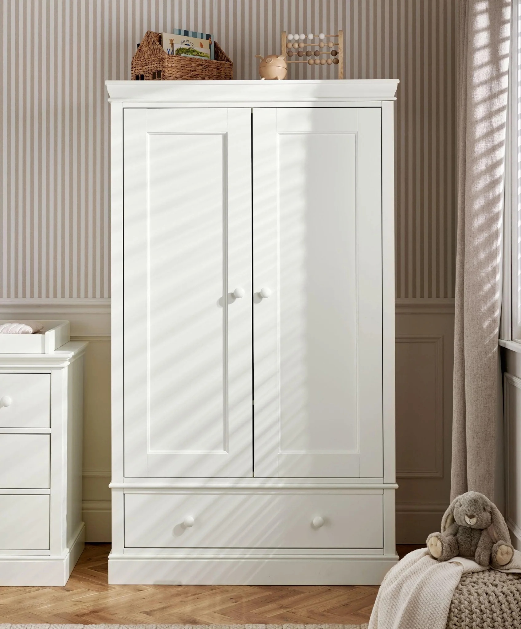 Mamas and Papas Oxford 3 Piece Nursery Furniture Room Set with Cotbed, Dresser and Wardrobe - White - Image 4