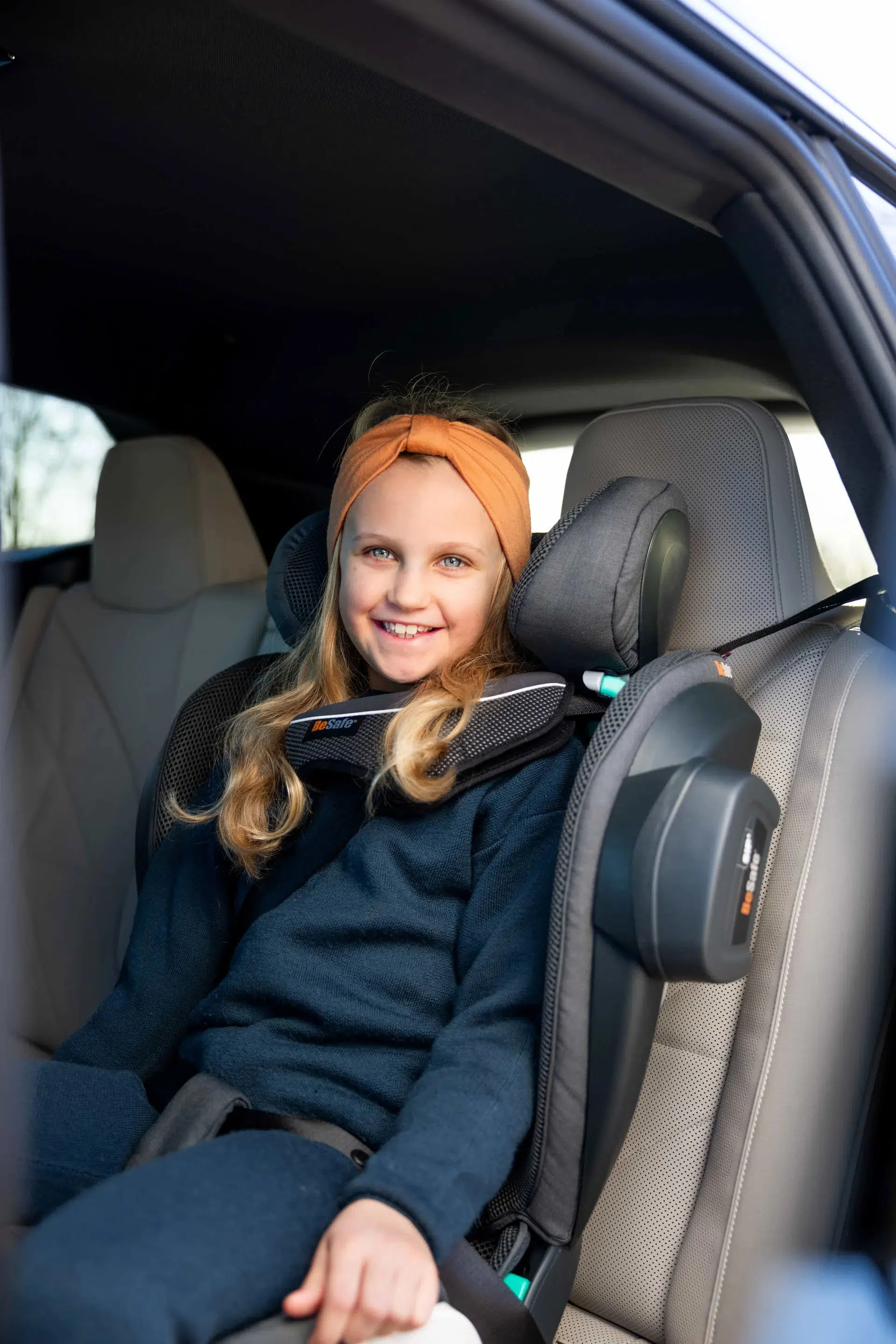 BeSafe Flex FIX 2 i-Size High Back Booster - Black Soft Breeze - Image 5