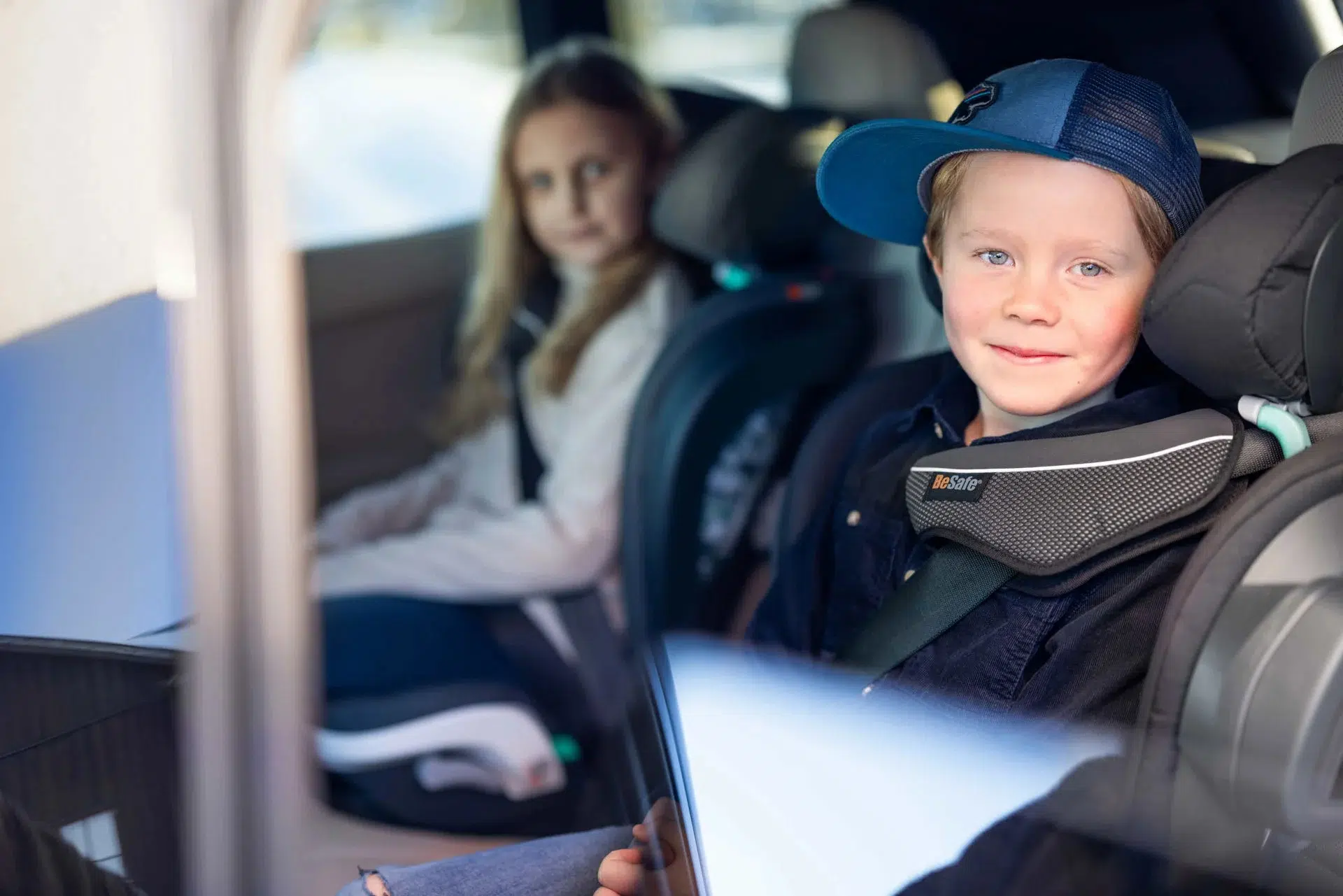 BeSafe Flex FIX 2 i-Size High Back Booster - Black Soft Breeze - Image 6