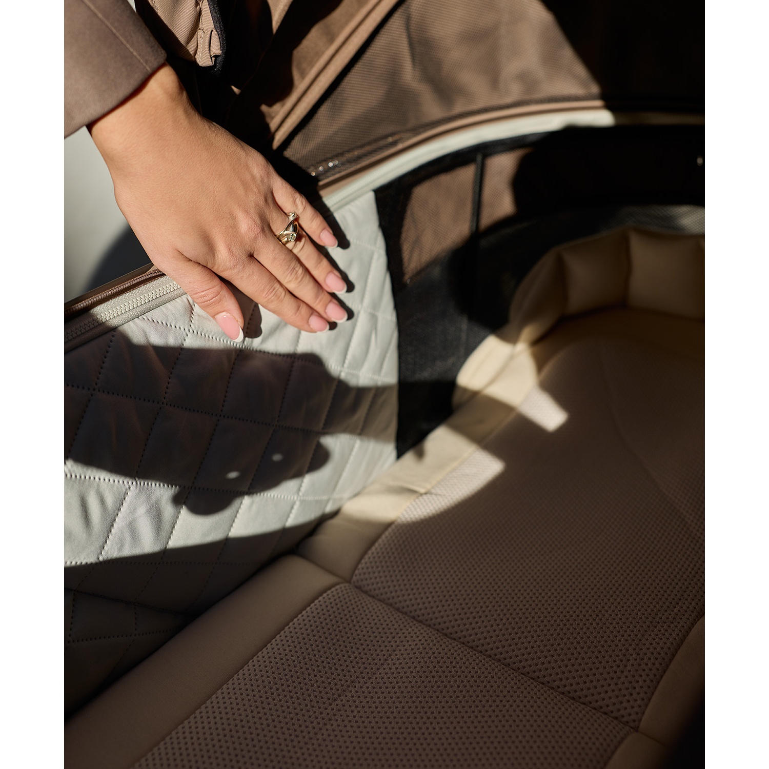 Venicci Tila 4 in 1 Plus Bundle (Including Carrycot Stand) | Latte - Image 2