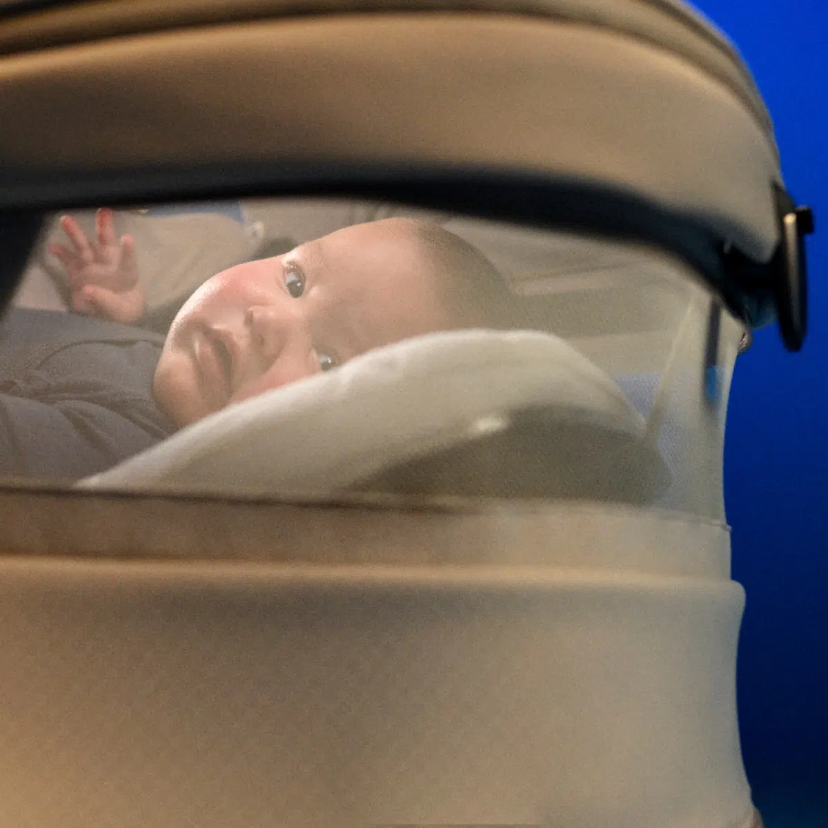 Maxi-Cosi Fame Cabin Carrycot - Moon Graphite - Image 7