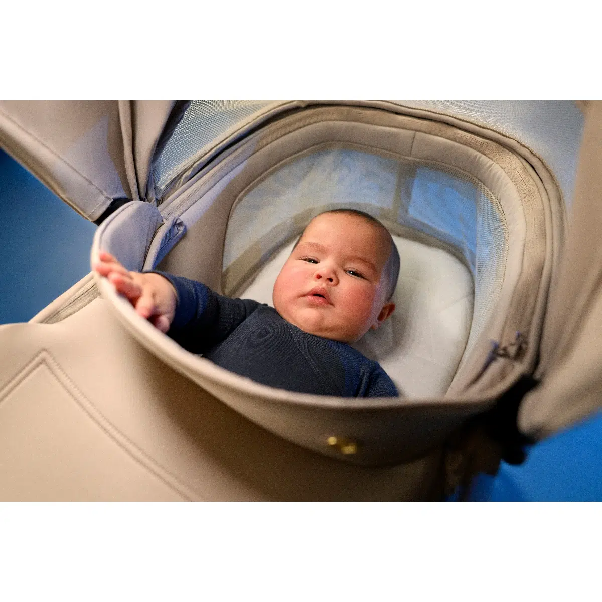 Maxi-Cosi Fame Cabin Carrycot - Moon Graphite - Image 4
